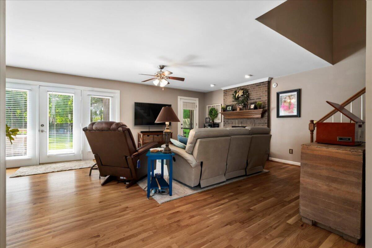 Listing Image 11