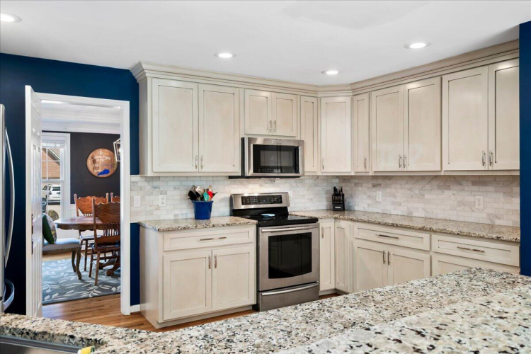 Listing Image 19