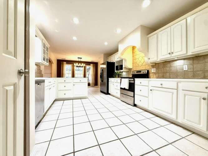 Listing Image 14