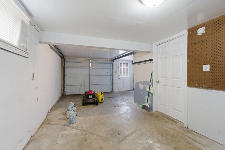 Listing Image 27
