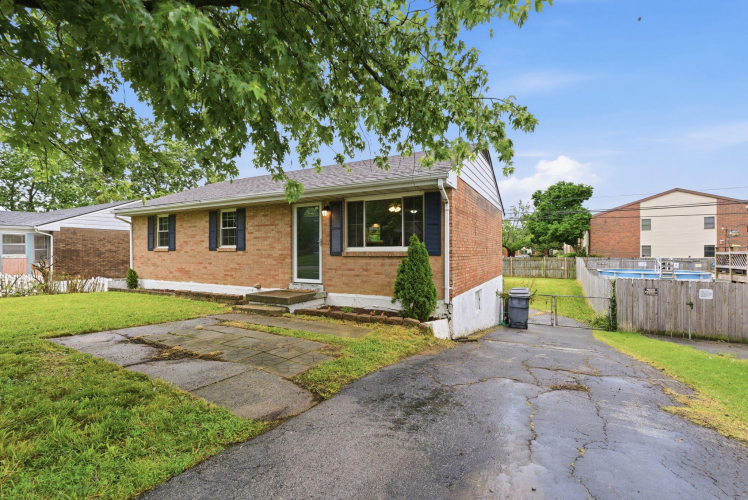 Listing Image 4