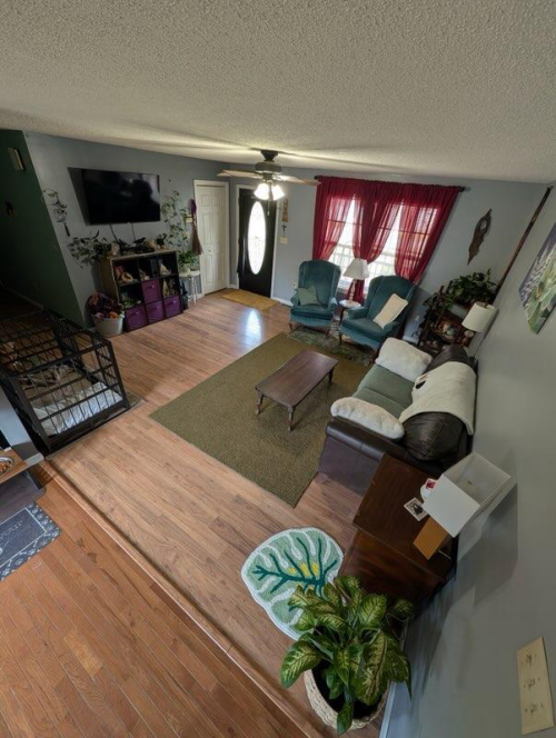 Listing Image 4