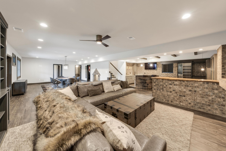 Listing Image 82