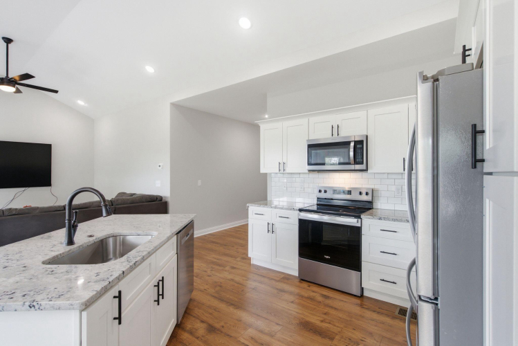 Listing Image 19