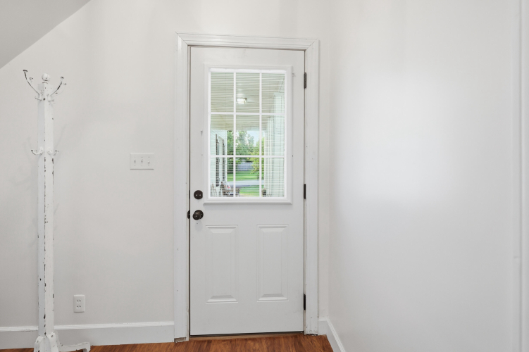 Listing Image 100