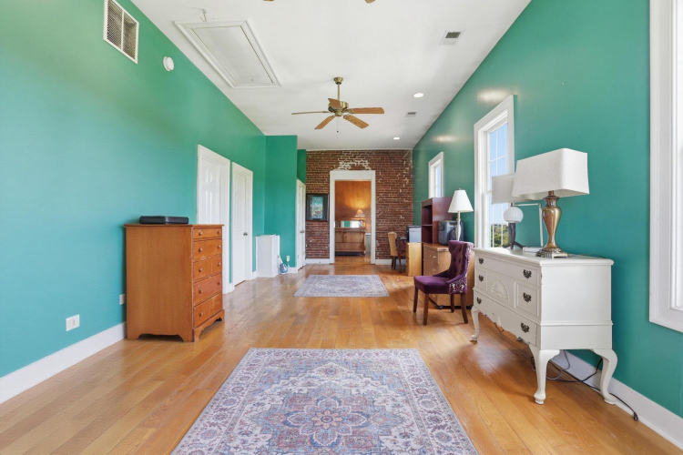 Listing Image 47