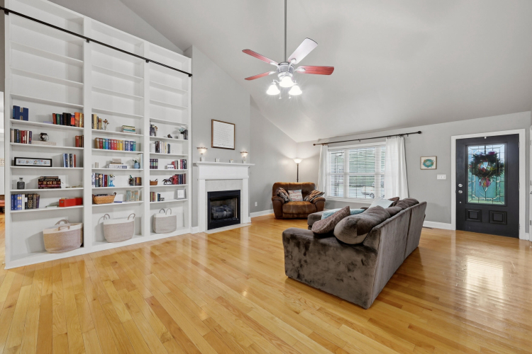 Listing Image 5