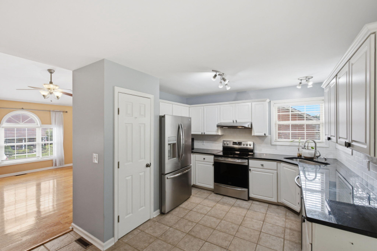 Listing Image 16