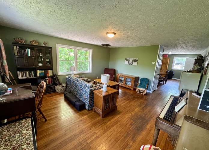 Listing Image 12