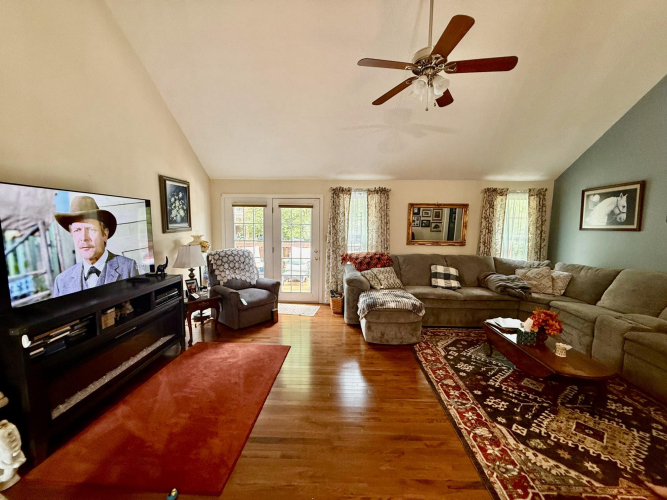 Listing Image 16