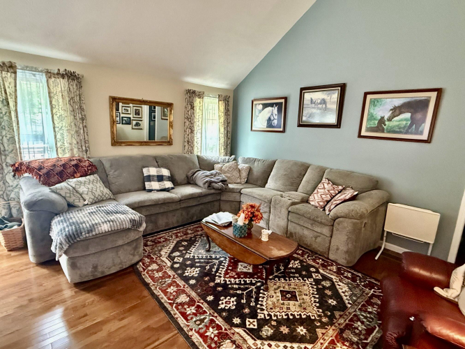 Listing Image 9