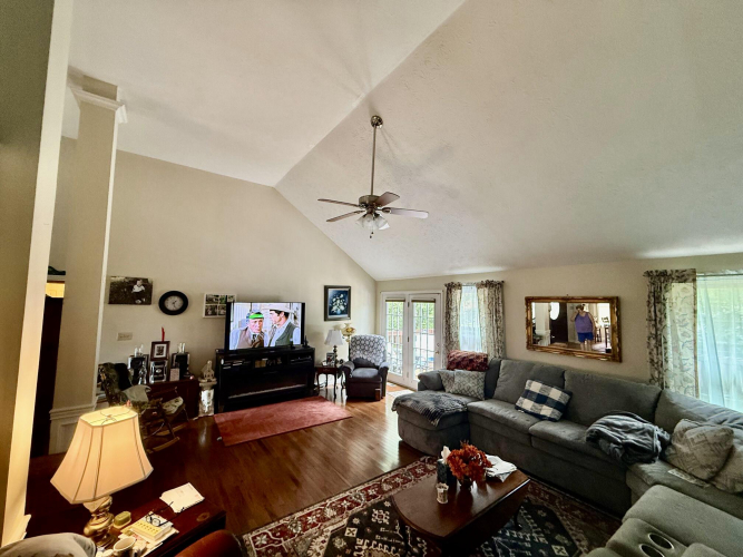 Listing Image 10