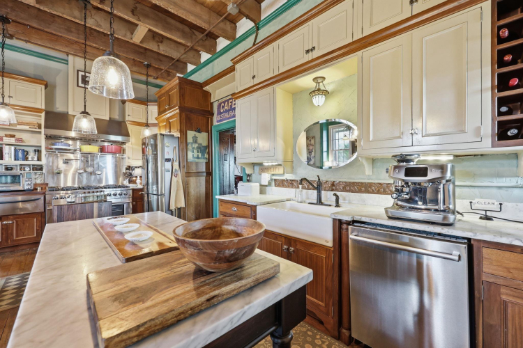 Listing Image 6