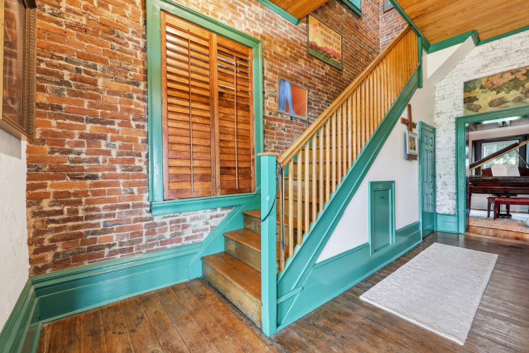 Listing Image 10