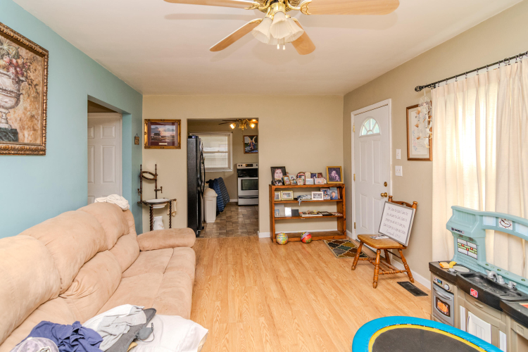 Listing Image 5