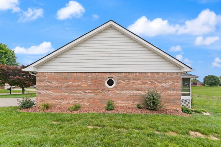 Listing Image 103