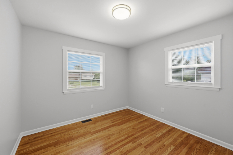 Listing Image 17