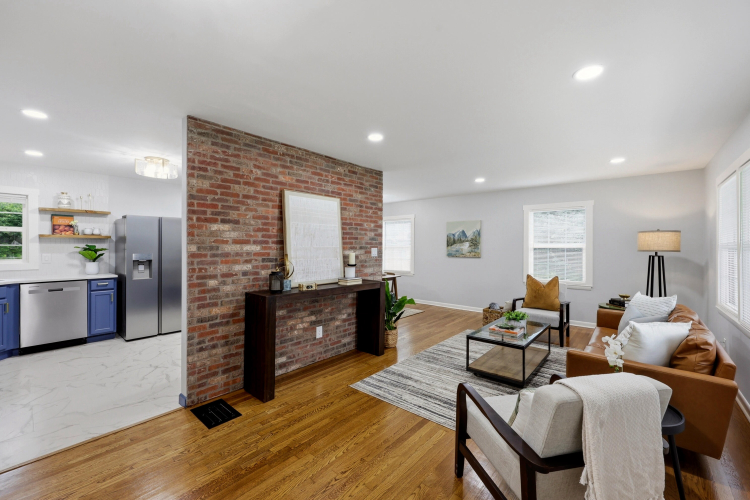 Listing Image 6