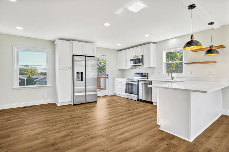 Listing Image 10