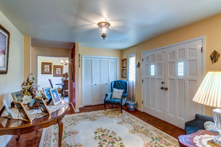 Listing Image 11