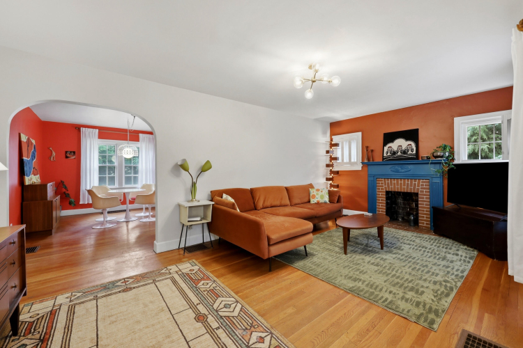Listing Image 3
