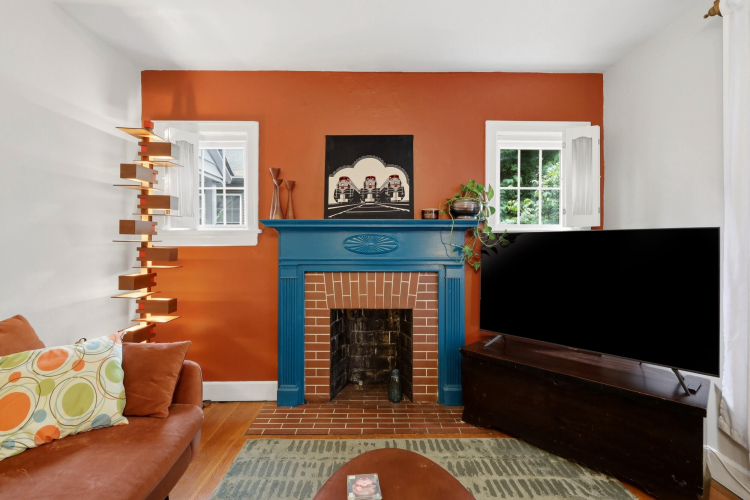 Listing Image 6