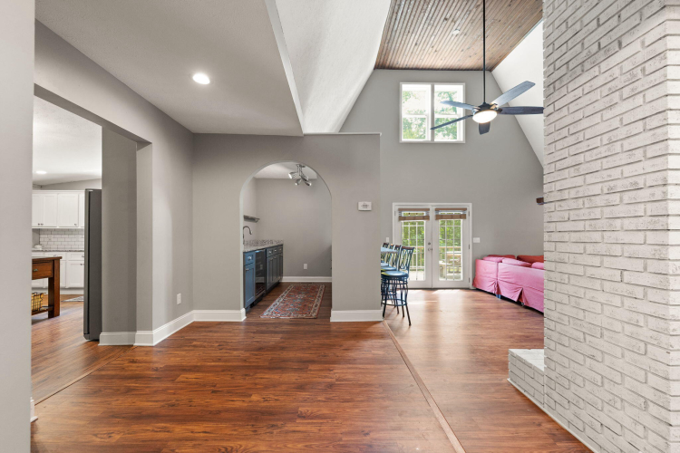 Listing Image 16