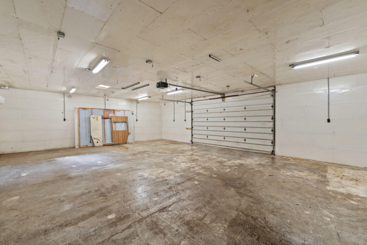 Listing Image 83