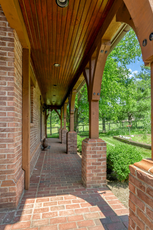 Listing Image 100