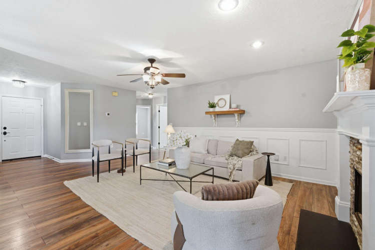 Listing Image 11