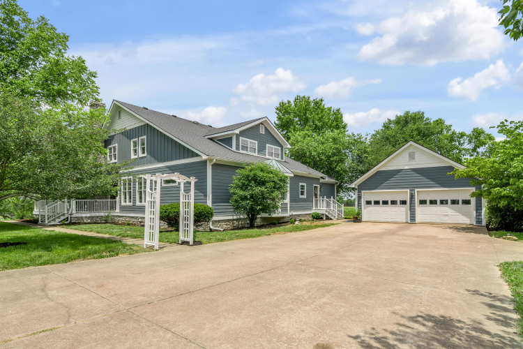 Listing Image 128