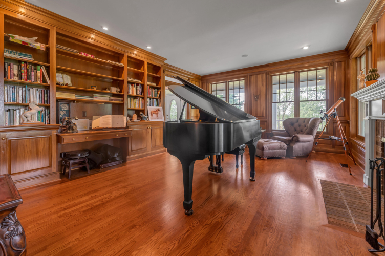 Listing Image 19