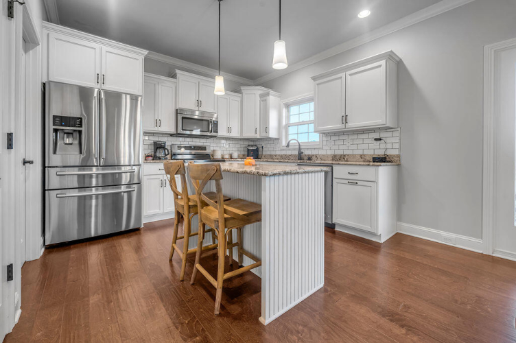 Listing Image 5
