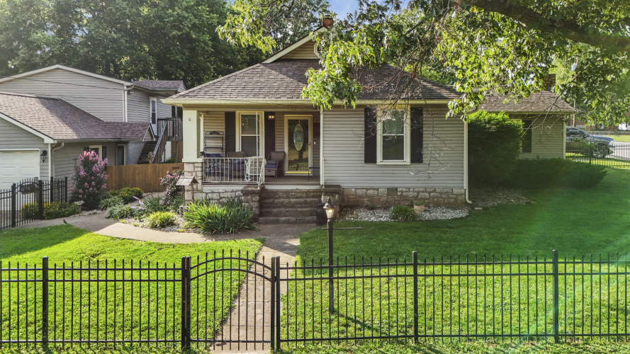 Listing Image 3