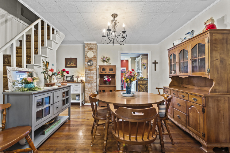 Listing Image 8