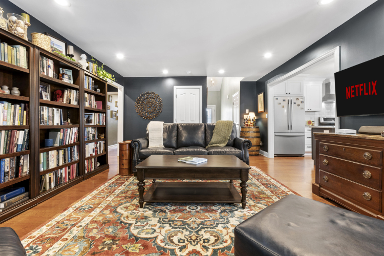 Listing Image 10