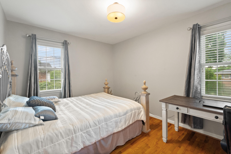 Listing Image 12