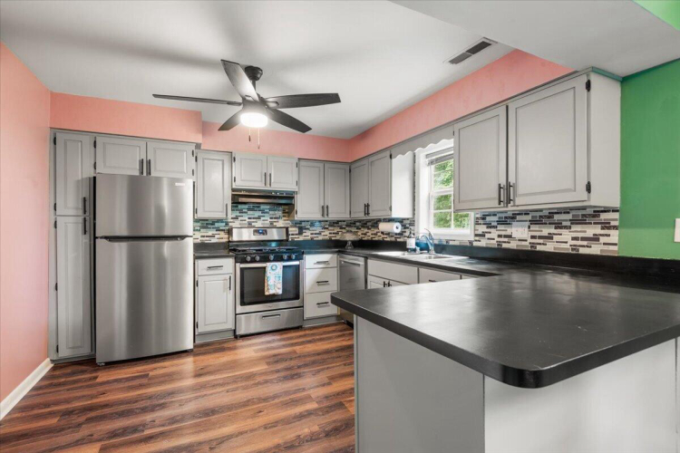 Listing Image 10