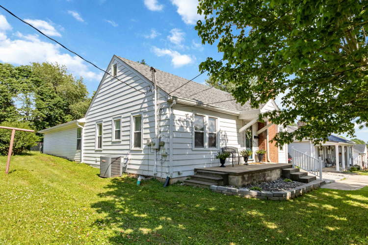 Listing Image 4