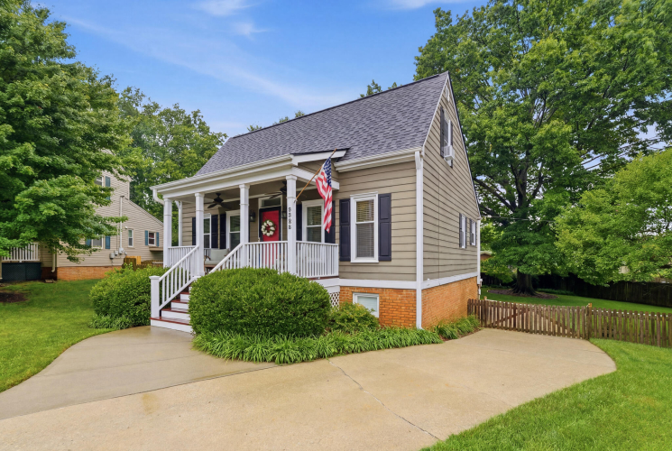 Listing Image 4