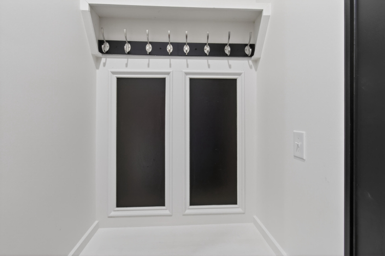 Listing Image 64