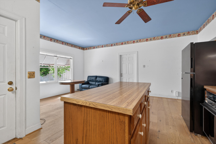 Listing Image 15