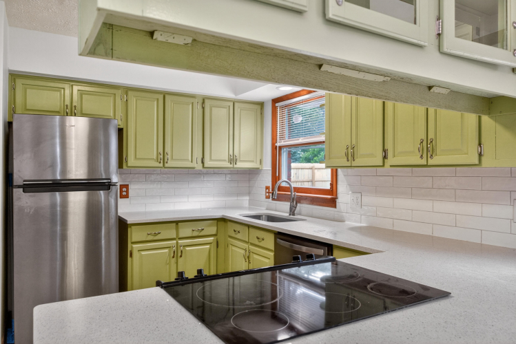 Listing Image 11