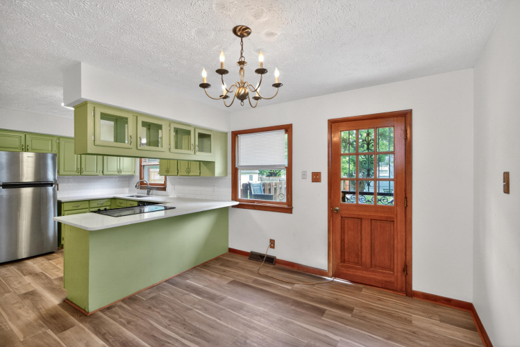 Listing Image 7