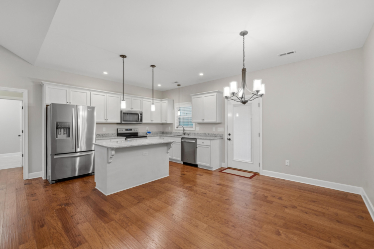 Listing Image 8