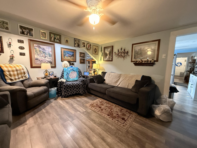 Listing Image 6