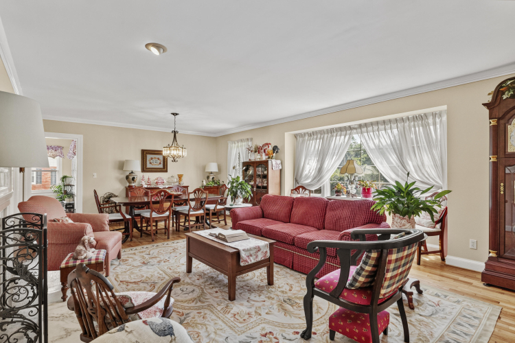 Listing Image 8