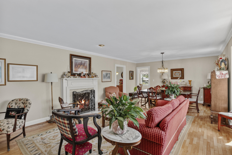 Listing Image 9