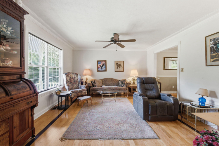 Listing Image 9