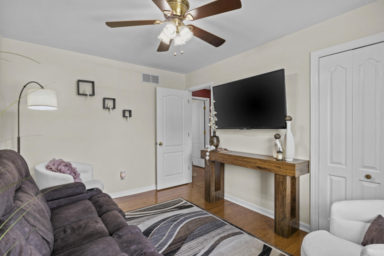 Listing Image 22